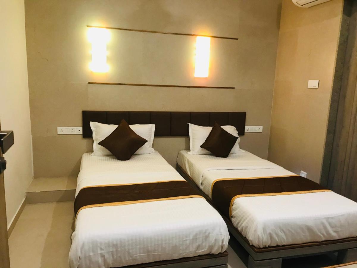 Hotel Blue Berry Gandhinagar Exterior foto