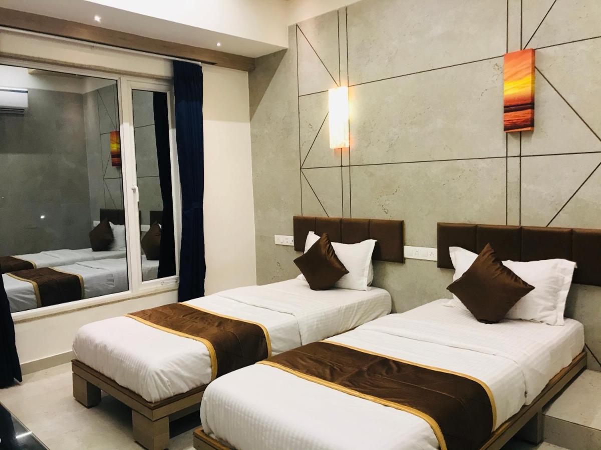 Hotel Blue Berry Gandhinagar Exterior foto